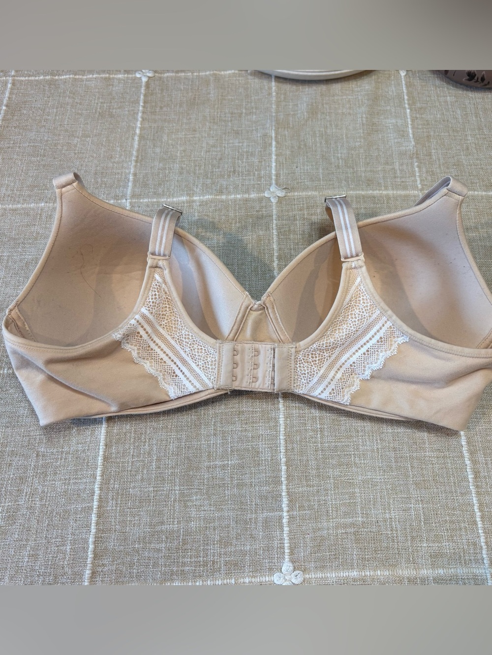 Hanes Smooth Light Nude T-Shirt Bra with Lace Accent size Large - Picture 3 of 7